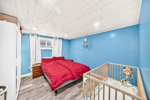 206 Panamount Grove Nw, Calgary, AB - Indoor Photo Showing Bedroom