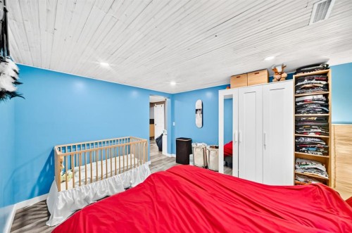 206 Panamount Grove Nw, Calgary, AB - Indoor Photo Showing Bedroom