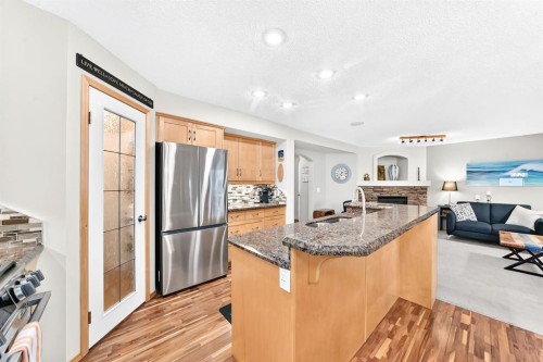 206 Panamount Grove Nw, Calgary, AB - Indoor Photo Showing Kitchen