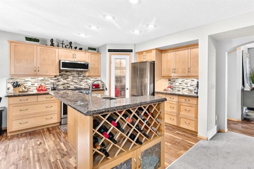 206 Panamount Grove Nw, Calgary, AB - Indoor Photo Showing Kitchen With Upgraded Kitchen