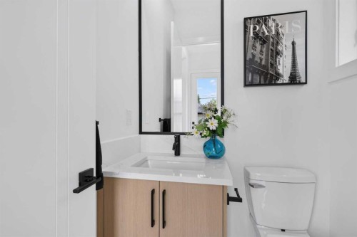 3613 2 Street Nw, Calgary, AB - Indoor Photo Showing Bathroom