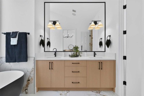 3613 2 Street Nw, Calgary, AB - Indoor Photo Showing Bathroom