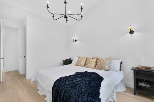 3613 2 Street Nw, Calgary, AB - Indoor Photo Showing Bedroom