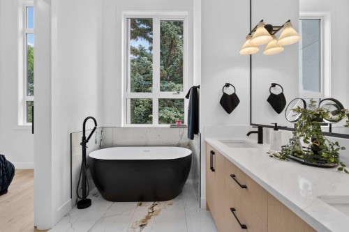 3613 2 Street Nw, Calgary, AB - Indoor Photo Showing Bathroom