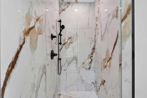 3613 2 Street Nw, Calgary, AB - Indoor Photo Showing Bathroom