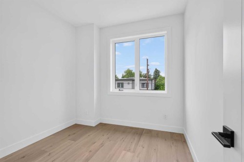 3613 2 Street Nw, Calgary, AB - Indoor Photo Showing Other Room