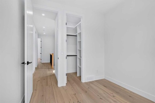 3613 2 Street Nw, Calgary, AB - Indoor Photo Showing Other Room