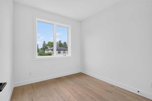 3613 2 Street Nw, Calgary, AB - Indoor Photo Showing Other Room