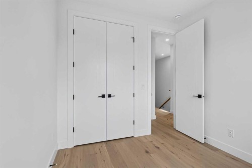 3613 2 Street Nw, Calgary, AB - Indoor Photo Showing Other Room