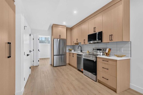 3613 2 Street Nw, Calgary, AB - Indoor Photo Showing Kitchen