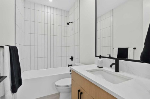 3613 2 Street Nw, Calgary, AB - Indoor Photo Showing Bathroom