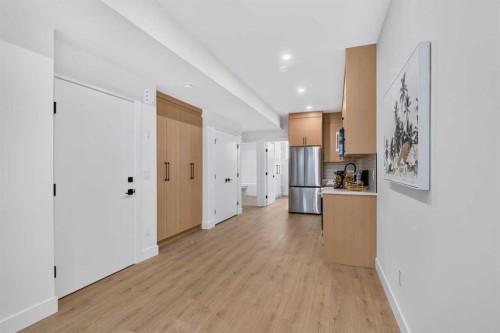3613 2 Street Nw, Calgary, AB - Indoor