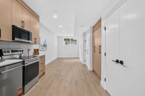 3613 2 Street Nw, Calgary, AB - Indoor Photo Showing Kitchen