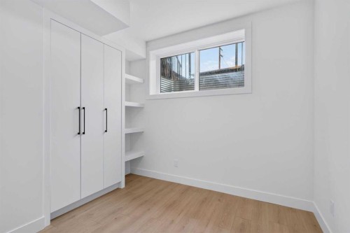 3613 2 Street Nw, Calgary, AB - Indoor Photo Showing Other Room