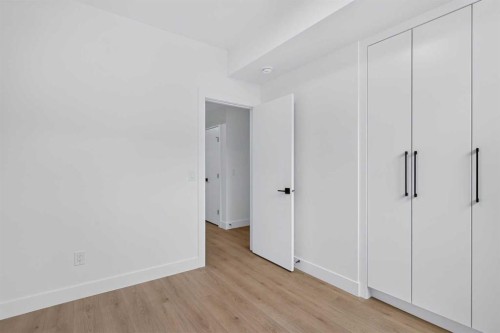 3613 2 Street Nw, Calgary, AB - Indoor Photo Showing Other Room