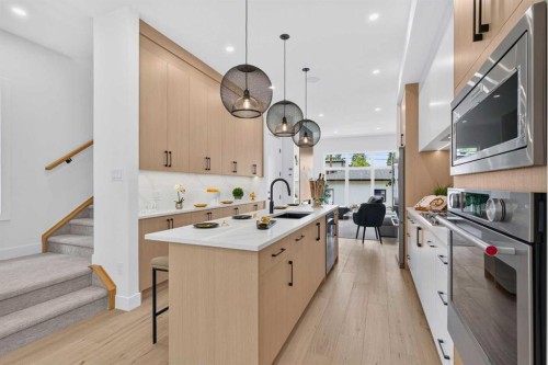 3613 2 Street Nw, Calgary, AB - Indoor Photo Showing Kitchen With Upgraded Kitchen