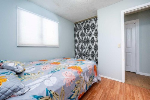 356 Falmere Road Ne, Calgary, AB - Indoor Photo Showing Bedroom