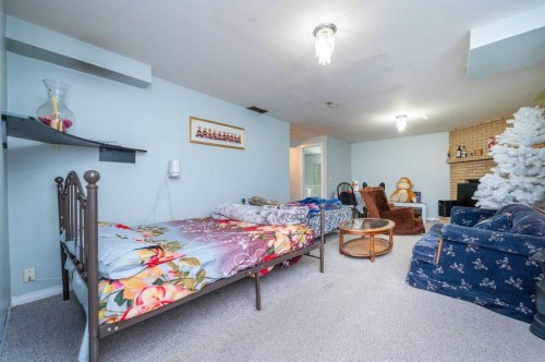 356 Falmere Road Ne, Calgary, AB - Indoor Photo Showing Bedroom