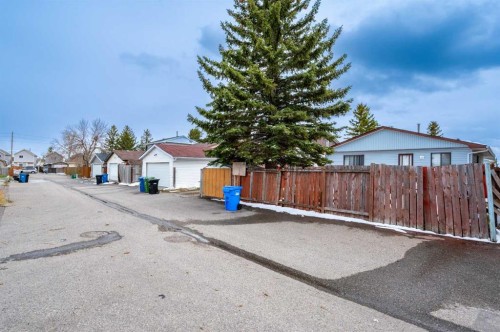 356 Falmere Road Ne, Calgary, AB - Outdoor