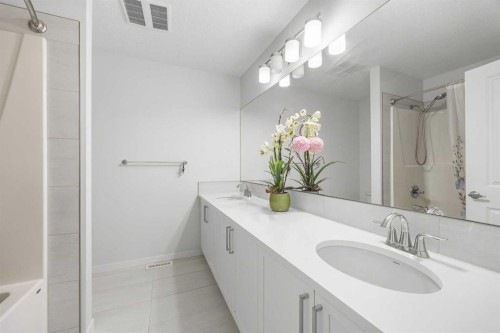 87 Harvest Grove Common Ne, Calgary, AB - Indoor Photo Showing Bathroom