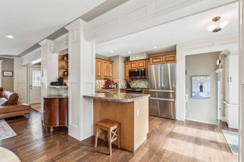 315 45 Avenue Sw, Calgary, AB - Indoor Photo Showing Kitchen