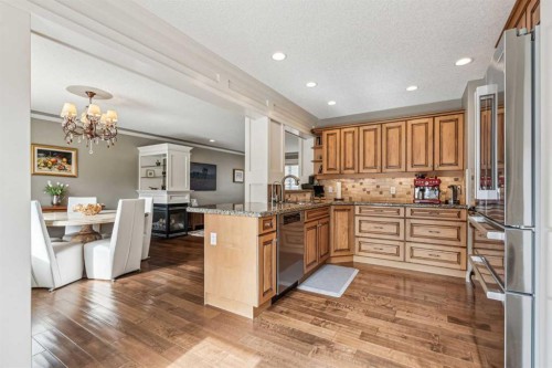 315 45 Avenue Sw, Calgary, AB - Indoor Photo Showing Kitchen