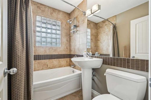 315 45 Avenue Sw, Calgary, AB - Indoor Photo Showing Bathroom