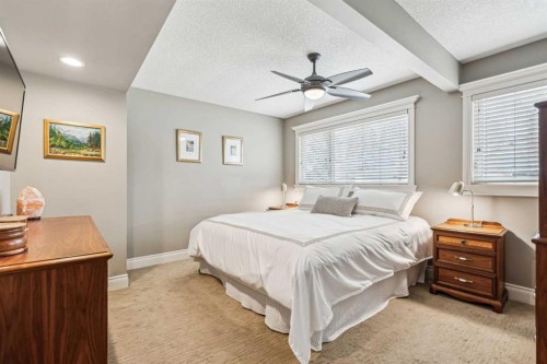 315 45 Avenue Sw, Calgary, AB - Indoor Photo Showing Bedroom