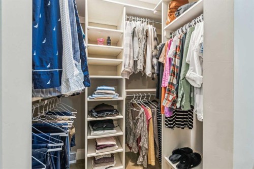 315 45 Avenue Sw, Calgary, AB - Indoor With Storage