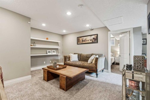 315 45 Avenue Sw, Calgary, AB - Indoor