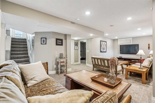 315 45 Avenue Sw, Calgary, AB - Indoor