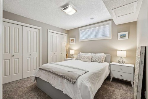 315 45 Avenue Sw, Calgary, AB - Indoor Photo Showing Bedroom