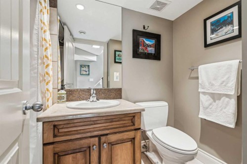 315 45 Avenue Sw, Calgary, AB - Indoor Photo Showing Bathroom