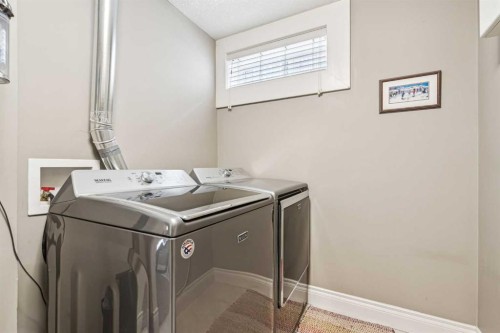 315 45 Avenue Sw, Calgary, AB - Indoor Photo Showing Laundry Room