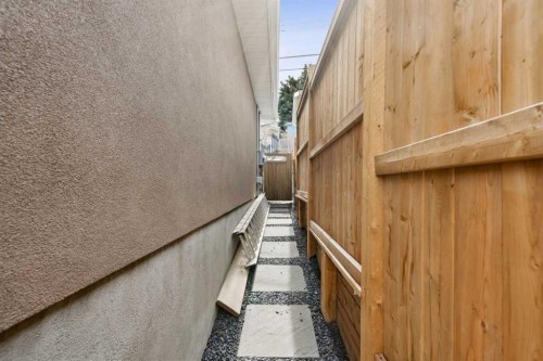 315 45 Avenue Sw, Calgary, AB - Indoor Photo Showing Other Room