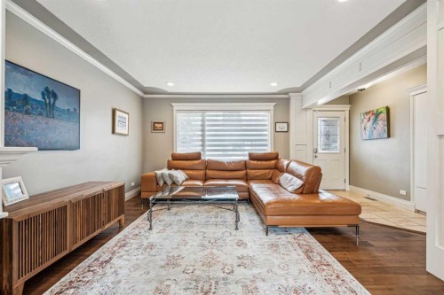 315 45 Avenue Sw, Calgary, AB - Indoor Photo Showing Living Room