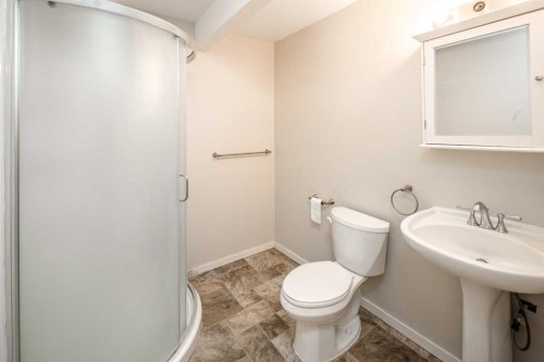 38 Nolanfield Road Nw, Calgary, AB - Indoor Photo Showing Bathroom