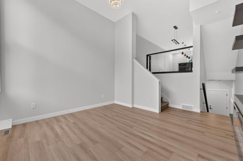 2022 12 Avenue Sw, Calgary, AB - Indoor Photo Showing Other Room
