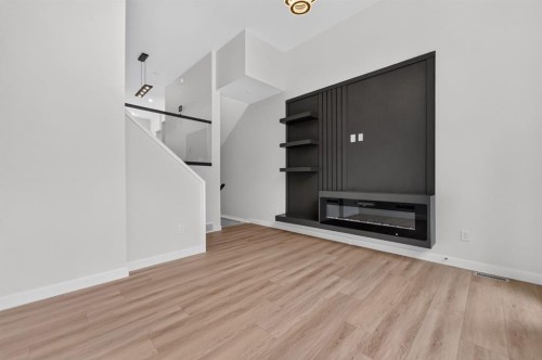 2022 12 Avenue Sw, Calgary, AB - Indoor With Fireplace