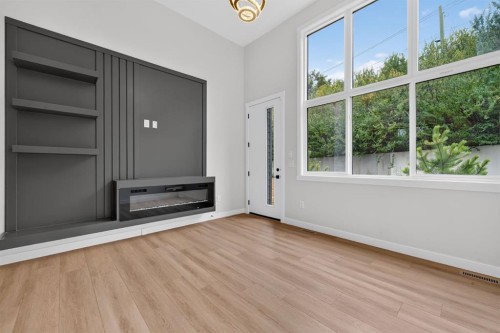 2022 12 Avenue Sw, Calgary, AB - Indoor With Fireplace