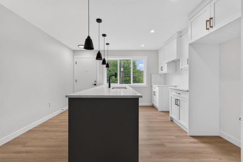 2022 12 Avenue Sw, Calgary, AB - Indoor Photo Showing Kitchen