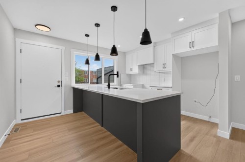 2022 12 Avenue Sw, Calgary, AB - Indoor Photo Showing Kitchen With Upgraded Kitchen