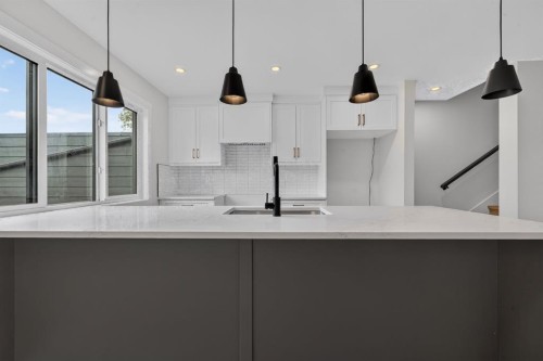 2022 12 Avenue Sw, Calgary, AB - Indoor Photo Showing Kitchen With Upgraded Kitchen