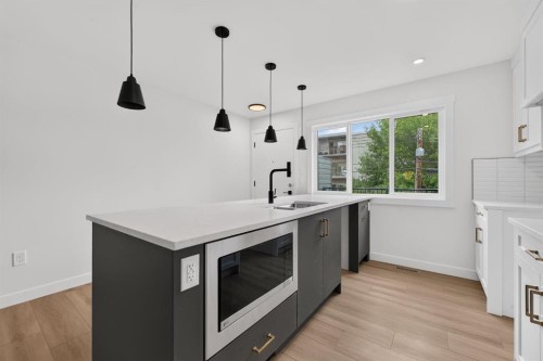 2022 12 Avenue Sw, Calgary, AB - Indoor Photo Showing Kitchen