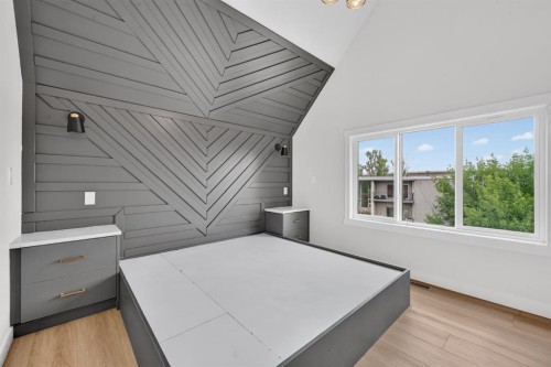 2022 12 Avenue Sw, Calgary, AB - Indoor Photo Showing Bedroom
