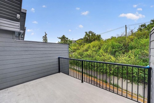 2022 12 Avenue Sw, Calgary, AB - Outdoor With Balcony With Exterior