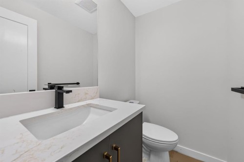 2022 12 Avenue Sw, Calgary, AB - Indoor Photo Showing Bathroom