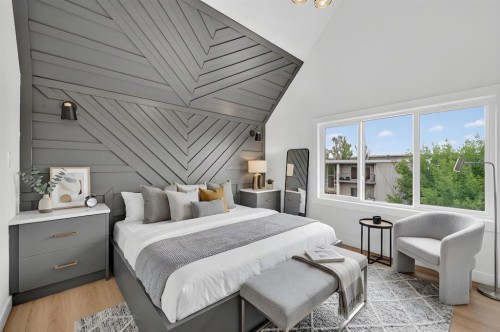 2022 12 Avenue Sw, Calgary, AB - Indoor Photo Showing Bedroom