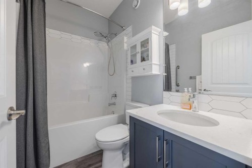 85 Legacy Glen Point Se, Calgary, AB - Indoor Photo Showing Bathroom