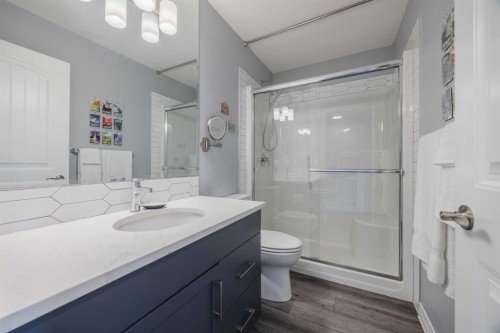 85 Legacy Glen Point Se, Calgary, AB - Indoor Photo Showing Bathroom